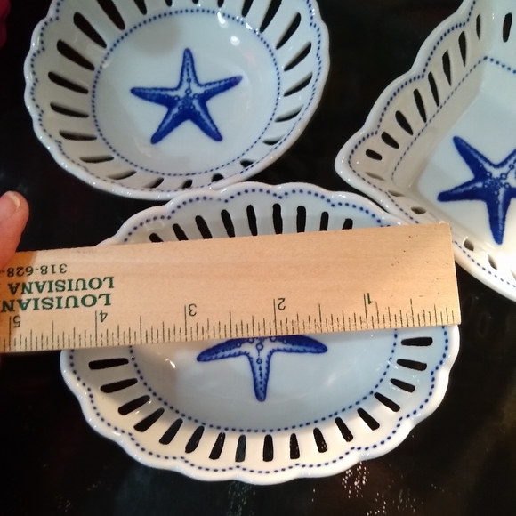 Andrea by Sadek set of 3 small pierced side, scalloped, ring trays - Picture 8 of 8